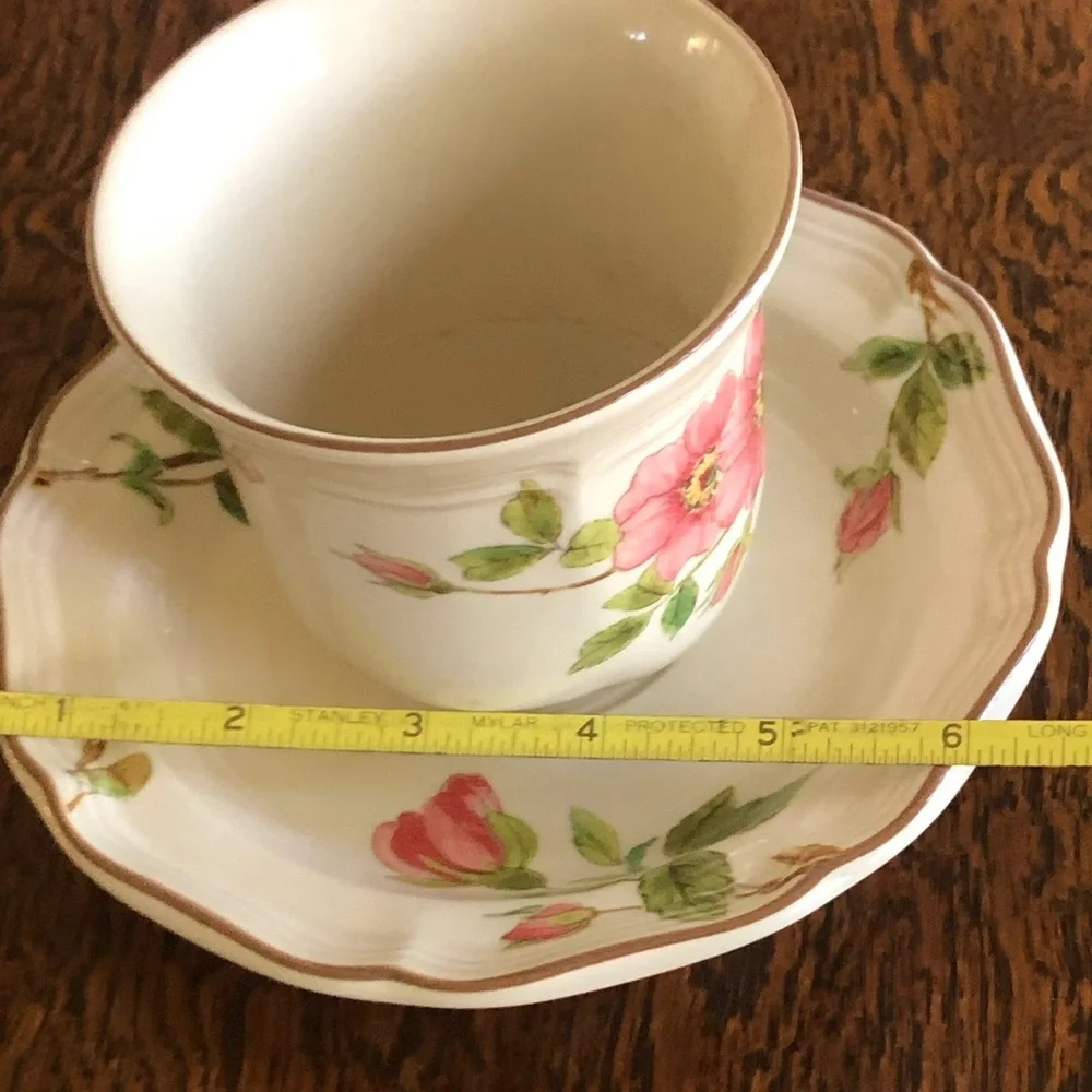 Estate. Mikasa Heritage Pink and White Dinnerware Floral Design - Picture 12 of 14